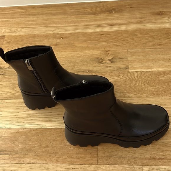 Women’s Cougar Villa Lug platform leather booties. Black. Size 9. Worn once! - Picture 3 of 11